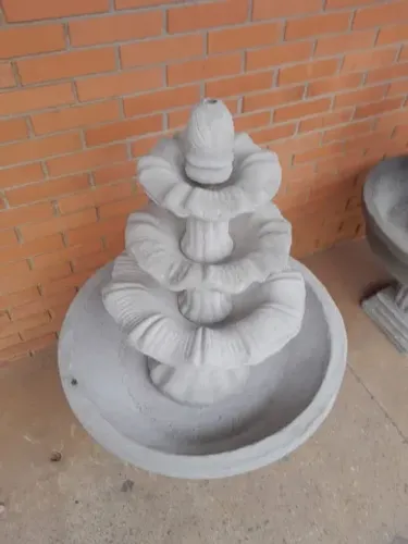 Fonte em cimento, 3 andares para decoração de jardim e chácaras 