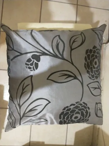 2 Almofadas capa acetinada