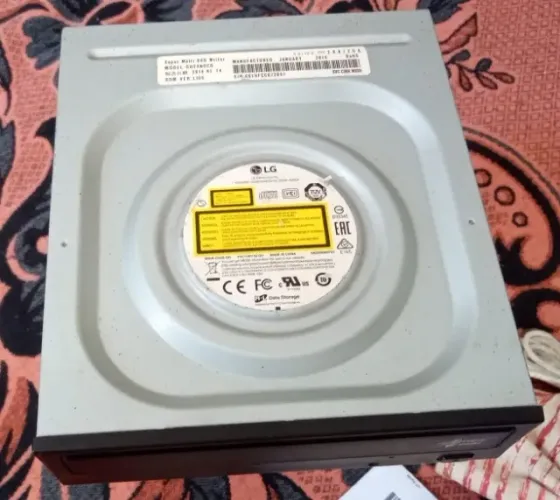 Gravador de Cd/Dvd Sata (interno).  em perfeito estado - Brinde 01 cabo Sata