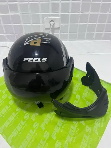 CAPACETE ESTILIZADO PEELS TAMANHO 60 COM VISEIRA DUPLA ANTI RISCO 