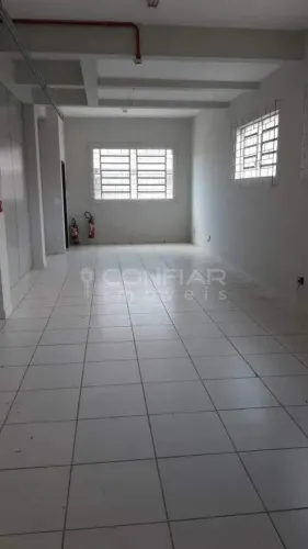 Sala comercial para locação no Iririu por R$1.500,00 + taxas
