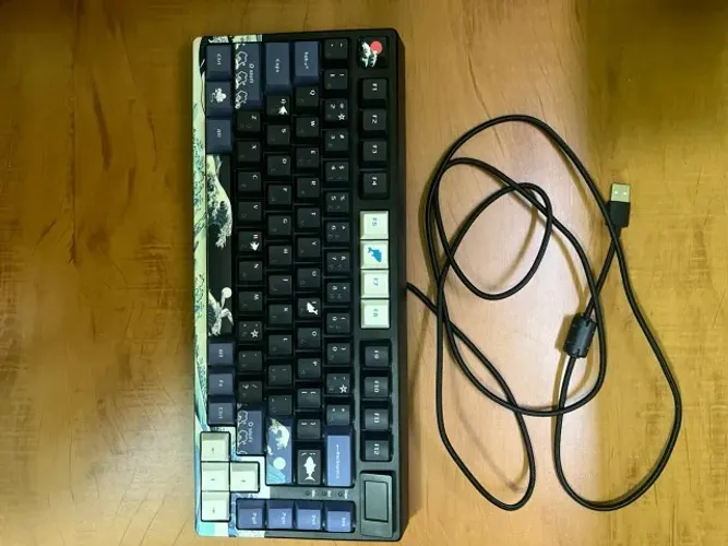Teclado mecânico para jogos com fio