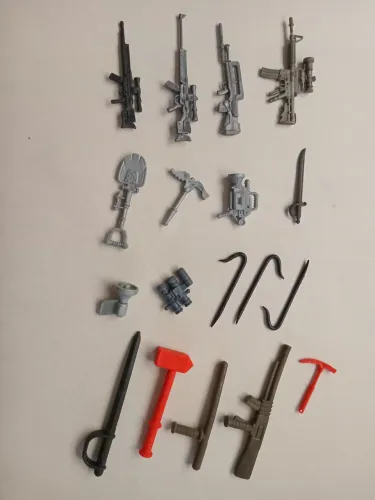 Lote de acessórios e armas action figures