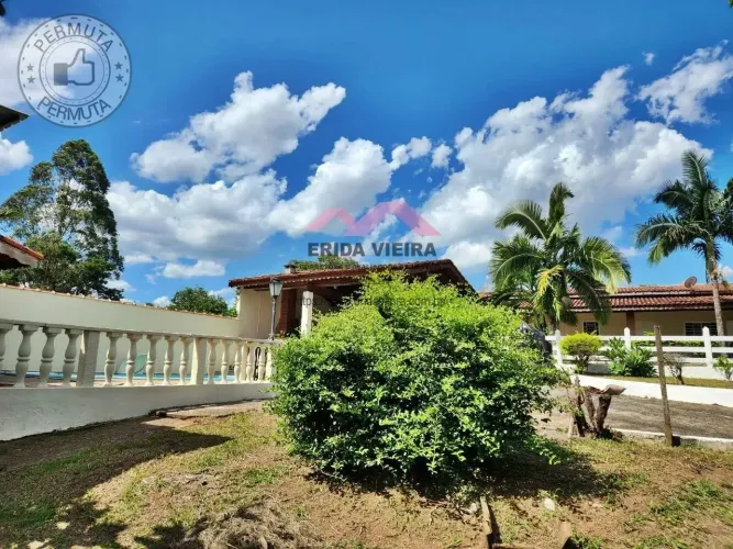 Chácara no Condomínio Recanto do Sol em Pindamonhangaba.