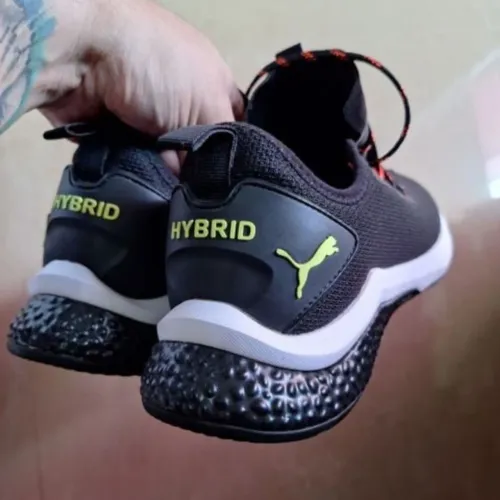 Tênis Puma Hybrid - Preto e Detalhes em Amarelo