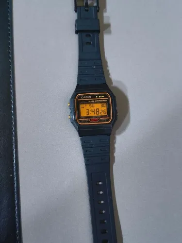 Relógio Casio f91 dourado