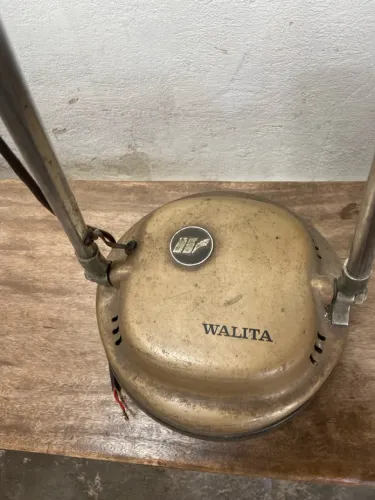 Vendo enceradeira antiga 