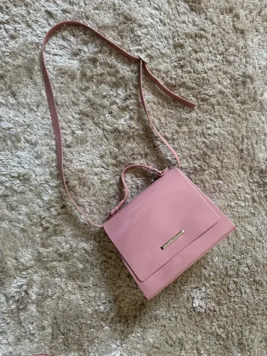 Bolsa Pétit Jolie. Possui marcas de uso