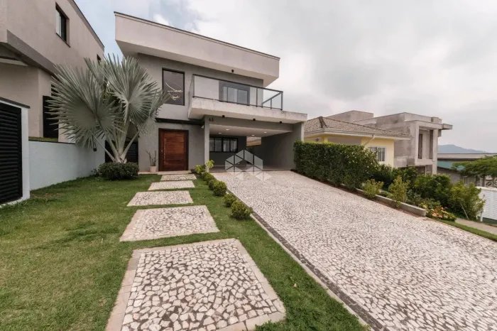 Casa em condomínio à venda no Suru, Santana de Parnaíba - 4 quartos (3 suítes), piscina e