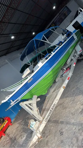 LANCHA DE PESCA AC CARRO 