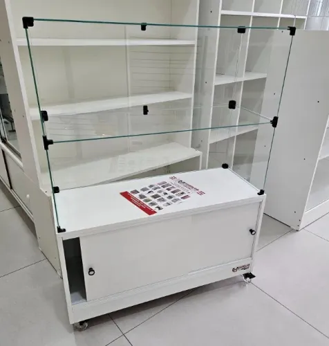 Balcão vitrine c/ base com porta e rodas