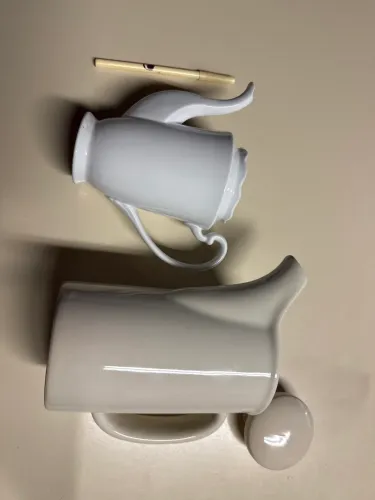 Bules antigos porcelana steatita e cerâmica com avarias 