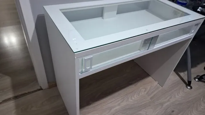Mesa escritório/ óptica com tampo de vidro