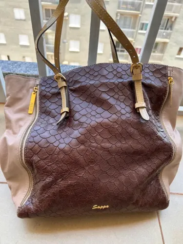 Bolsa de couro / Sagga.