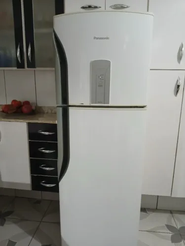 Geladeira Panasonic c/ Defeito