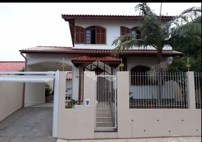 Casa com Piscina e Edícula no Jardim Atlântico - Florianópolis 4 Dormitórios | 1 Suíte com