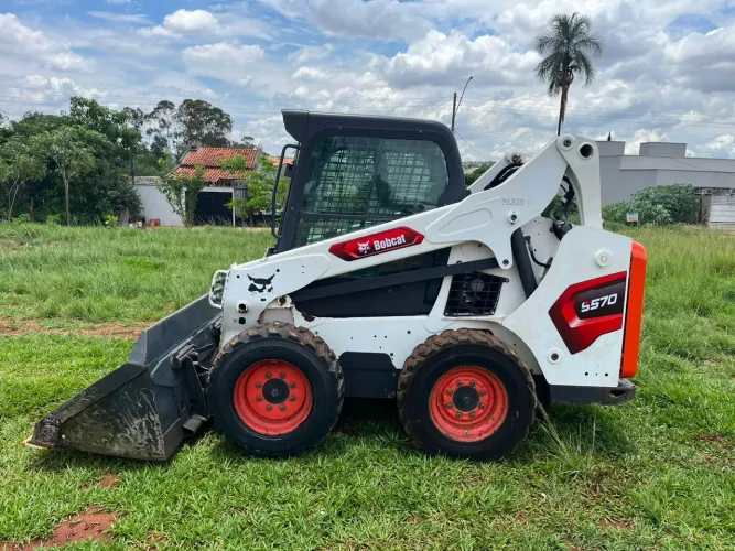 MINI CARREGADEIRA COM AR CONDICIONADO S570