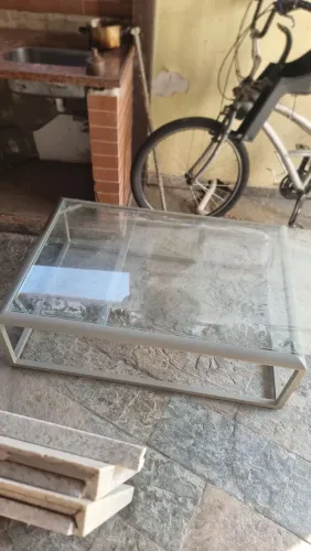 Mesa de centro em aluminio tá sem vidro, medidas 80cm x105cm x35cm