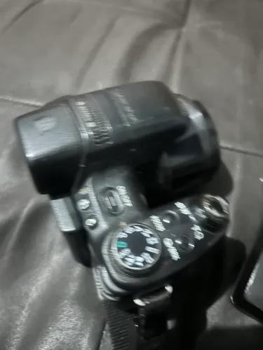 Máquina fotográfica semi profissional 