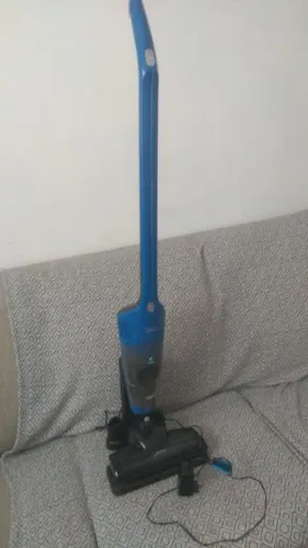 um aspirador e pó