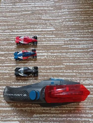 Carrinhos Miniaturas tipo hot wheels Homem Aranha 2007 da Majorette e Lançador do carrinho