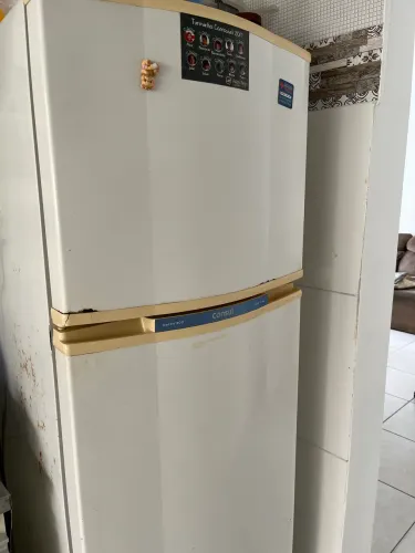 Vendo uma geladeira cônsul