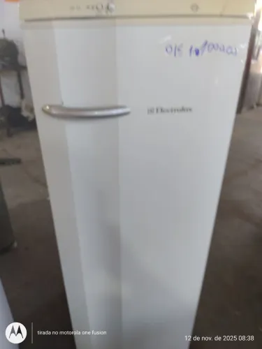 REFRIGERADOR ELECTROLUX RE29 280L
