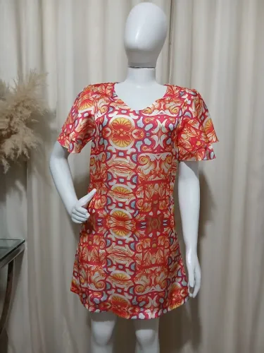 Vestido feminino estampado de poliéster com detalhes nas mangas.<br>?Tam M<br>?25,00