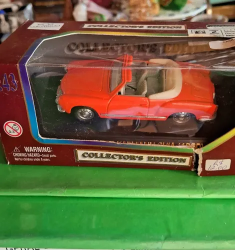 Miniatura Volkswagen Karmann-Ghia 1960 escala 1/43 Laranja Die Cast