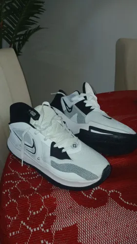 Tênis novo sem uso Original Nike Kyrie 40/41