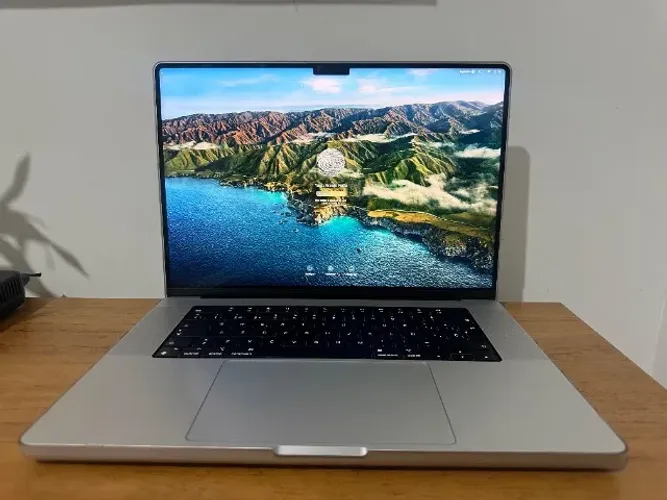 MacBook Apple M2 Pro 16GB 1TB 16" + Mouse