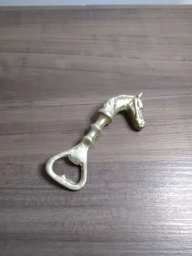 Lindo abridor em bronze busto cavalo