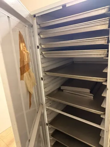 Vende - se forno elétrico ftt-240E trifásico 380v c/ cavalete e Armário estéril de glúten