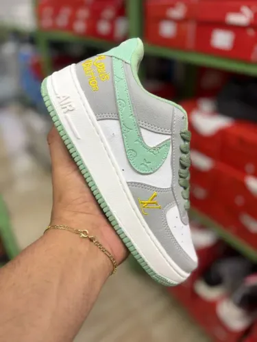 Tênis Nike Air Force 1 Low - Louis Vuitton - Cinza e Verde
