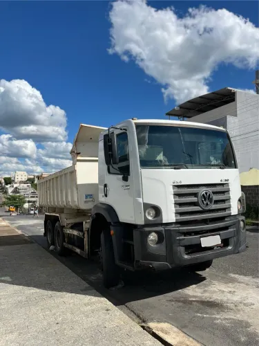 Volkswagen 26.280 Caçamba 6x4 | 2014 | Ar-condicionado | IPVA Pago