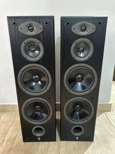 Caixas torre Yamaha NS-55