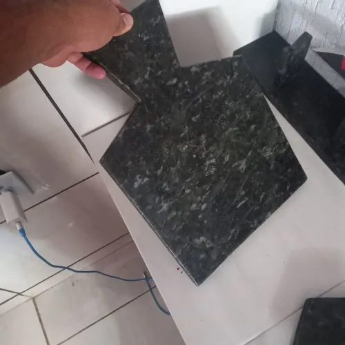 Tabua de corte para cortar servir churrasco feita de granito