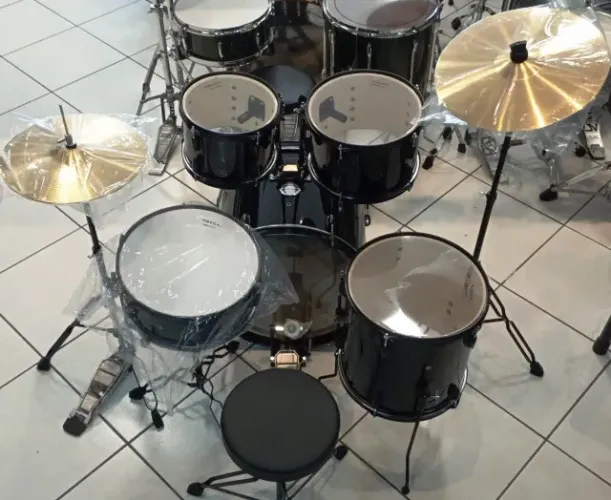 Bateria Vogga Urban Completa Bumbo 20" - Preta na Mixer Instrumentos Musicais! ?