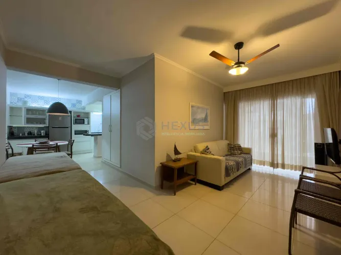 Apartamento com varanda, vista mar e reformado a duas quadras da Praia das Pitangueiras, G
