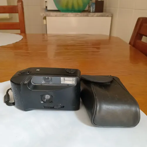 Câmera fotográfica analógico Yashica Brisa! Tenho outras no meu perfil.