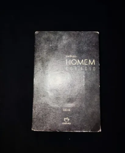 Natura Homem Cor.agio, um perfume amadeirado intenso, usado tem cerca de 90ml+