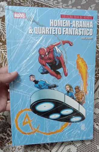 HQ capa dura do Homem-Aranha e Quarteto Fantástico lacrada 