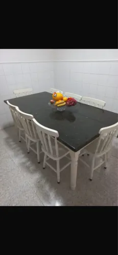 Magnífica mesa em Angelina pedra com tampo em granito
