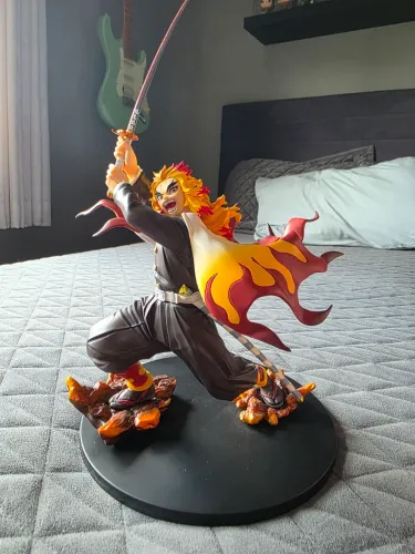 Kyojuro Rengoku Bellfine escala 1/8 Demon Slayer Figure (Com caixa)