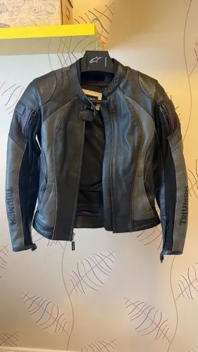 Jaqueta de moto em couro (Tam PP)