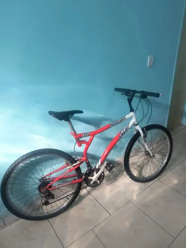 Bicicleta aro 26 com marcha semi nova
