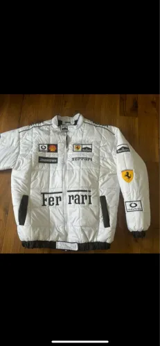Jaqueta da Ferrari. Tm GG
