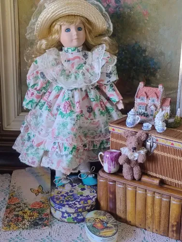 Boneca de porcelana anos 90