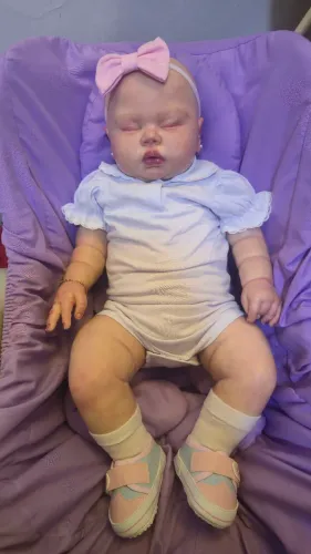 Boneca bebê reborn realista