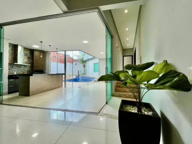 Casa Térrea, Condomínio do Lago, 3 etapa, terreno com 650 m2, 280 m2 construídos. São 3 su